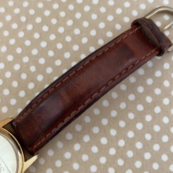 Vintage Guess watch with leather strap - Picture 9 of 12